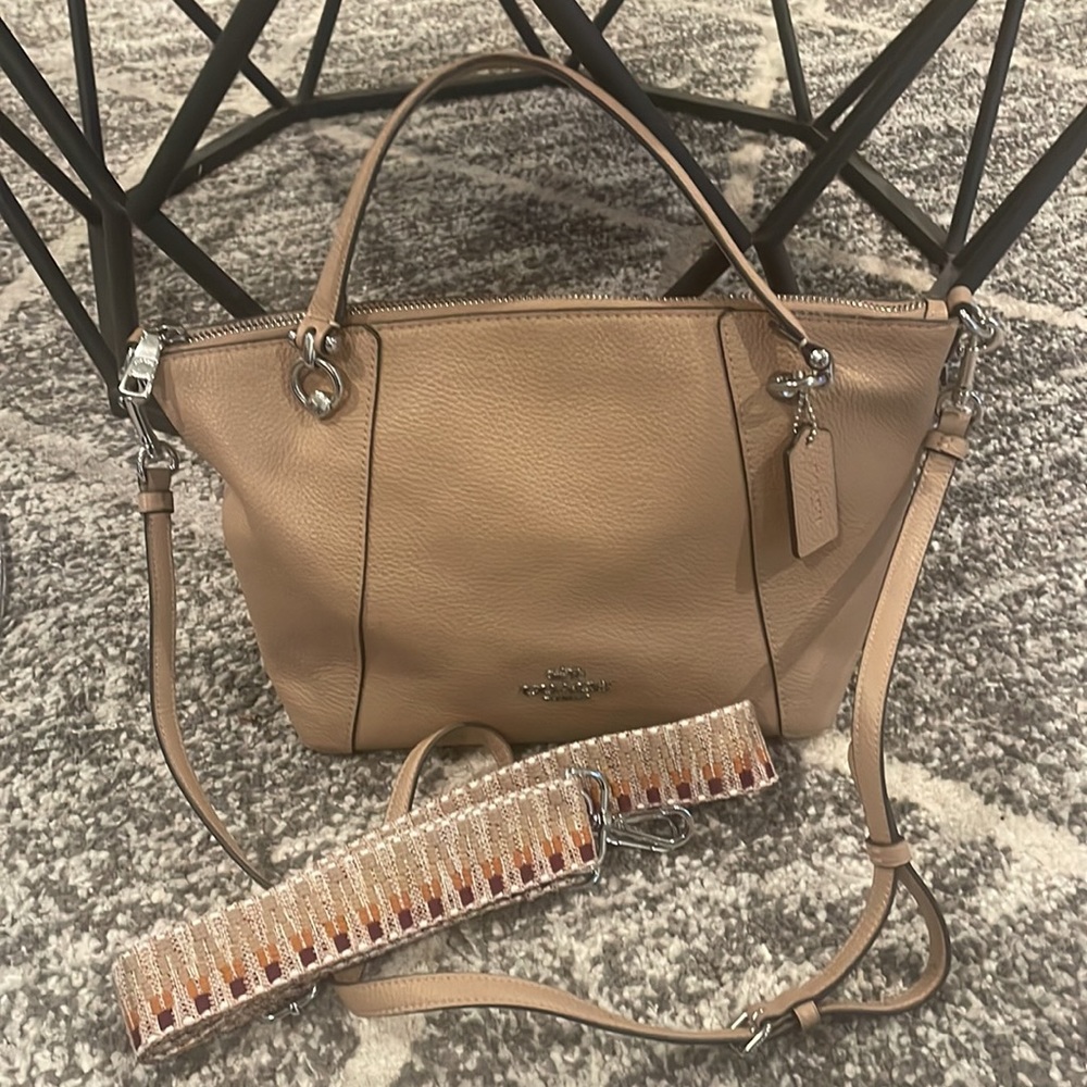 EUC Coach Pebbled Leather Crossbody w/extra strap